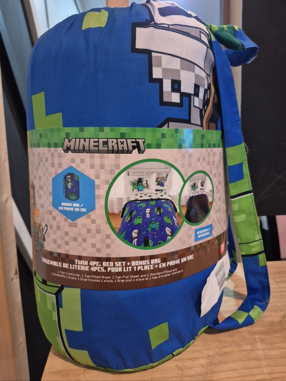 Minecraft Twin Size 4pc Bedding Set + Bonus Bag. Reversible. 100% Polyester. NEW